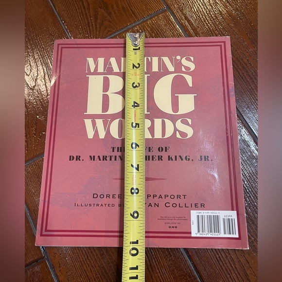 Martin Luther King Paperback Book - Picture 7 of 10